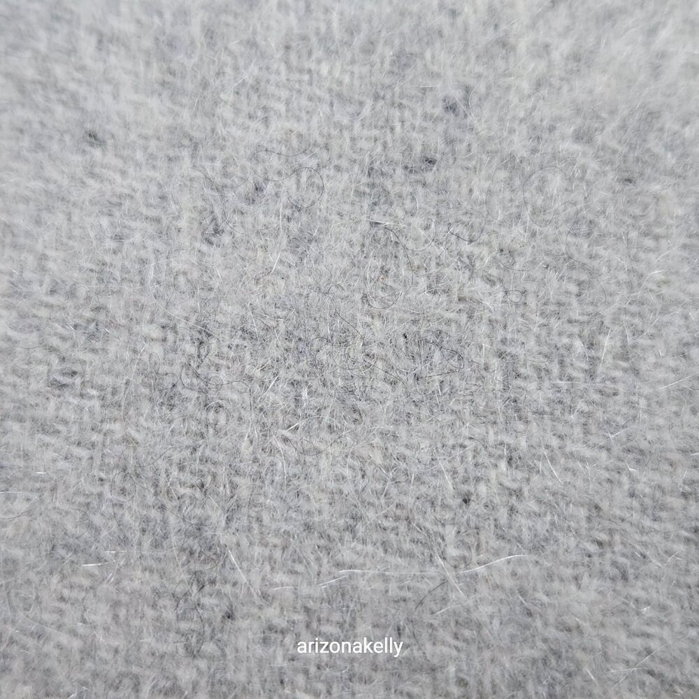 NWOT Alxiliary Cashmere Scarf Light Grey Aritzia - Picture 7 of 12